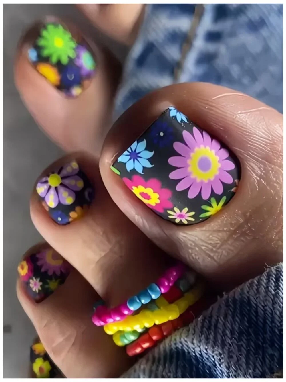 NWT 24pc Matte Black 70s Retro Floral Press On Toenails Summer Daisy Pedicure